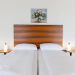 By La Perla Guest house