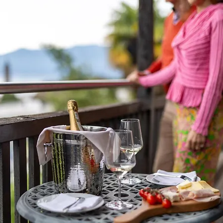 By La Perla Guest house