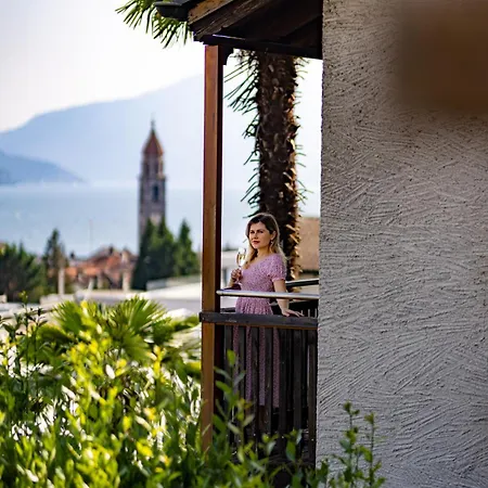 By La Perla Pensionat