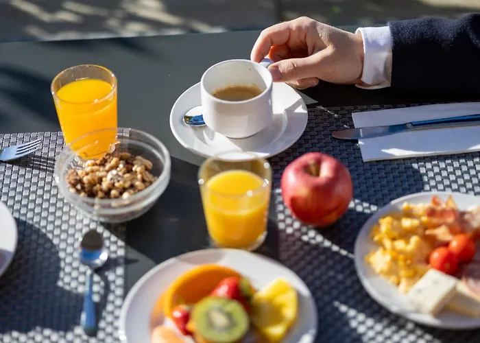 Πανσιόν By La Perla 3*