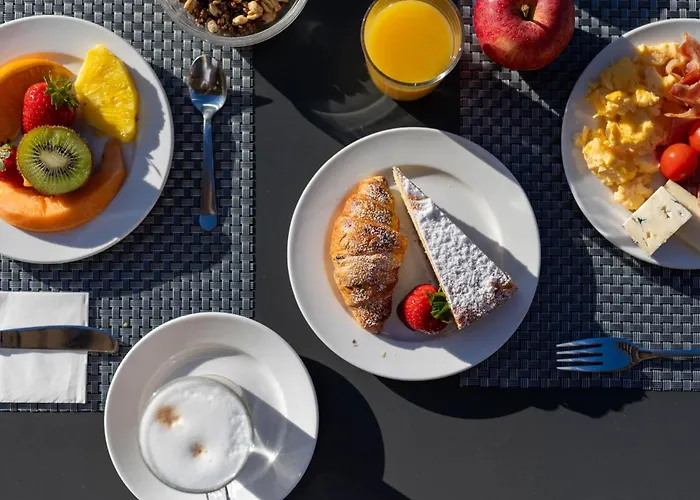 By La Perla Πανσιόν Ασκόνα