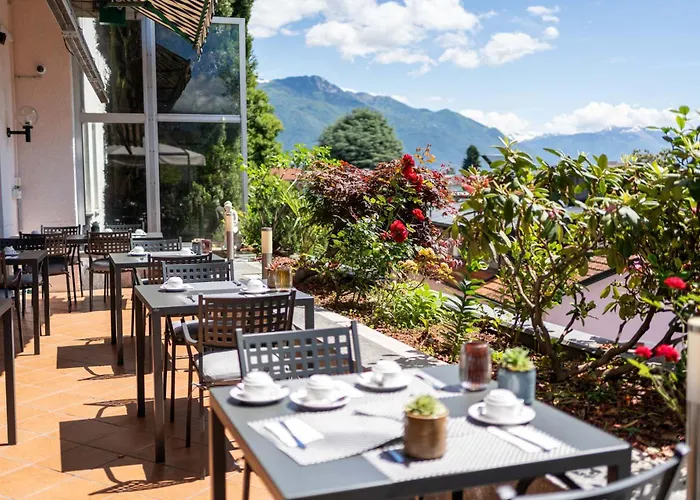 Πανσιόν By La Perla 3*